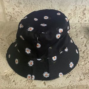 Alice + Olivia sunflower bucket hat NWT